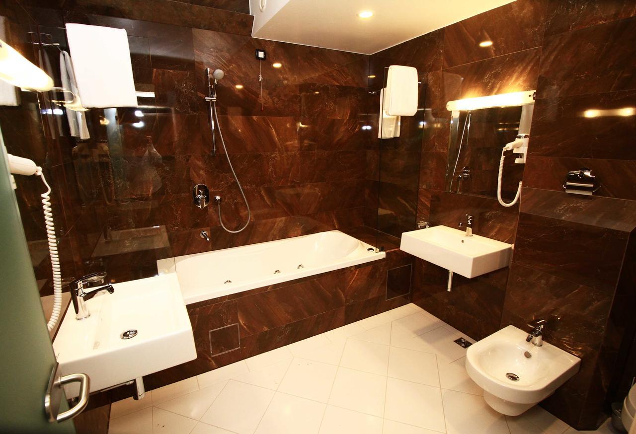Hotel International Prishtina & Spa 프리슈티나 외부 사진