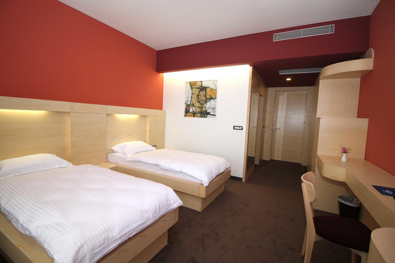 Hotel International Prishtina & Spa 프리슈티나 외부 사진