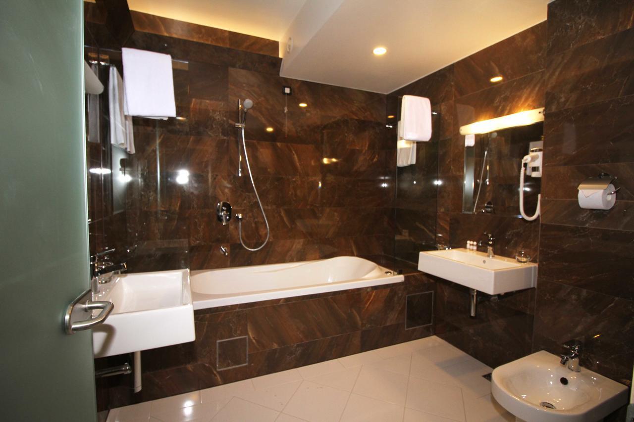 Hotel International Prishtina & Spa 프리슈티나 외부 사진