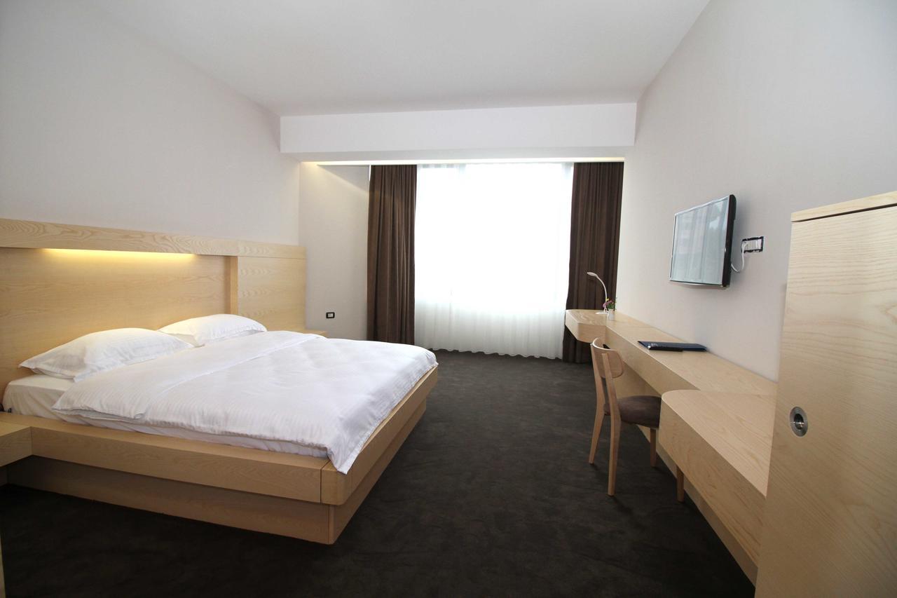 Hotel International Prishtina & Spa 프리슈티나 외부 사진