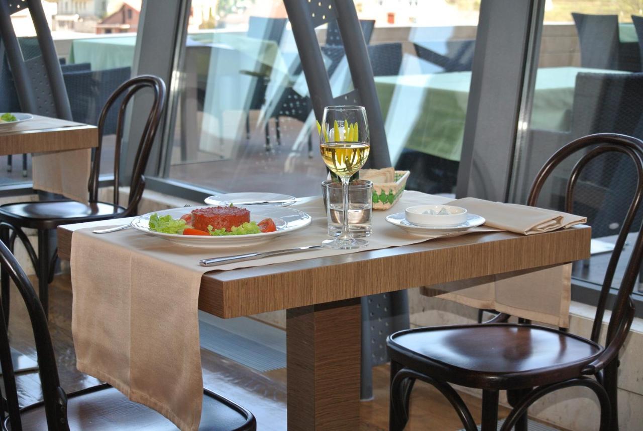 Hotel International Prishtina & Spa 프리슈티나 외부 사진